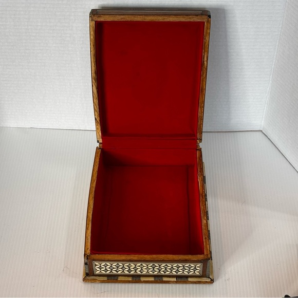 Middle Eastern Moroccan Moorish Inlaid Wooden Trinket Jewelry Box Side Hinge - Picture 7 of 16